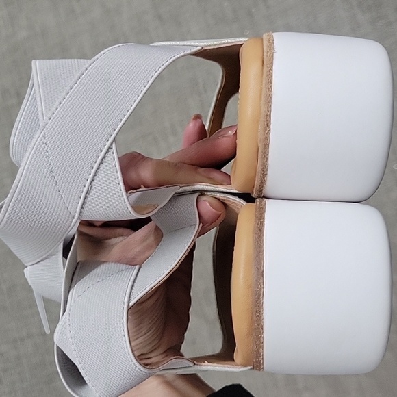 Corso Como Silver/gold Metallic Leather Women's Sandals Size 7.5 NWOT - Picture 4 of 5